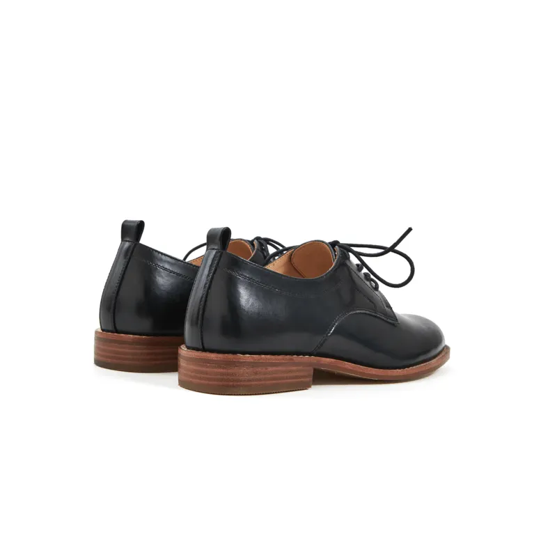 Maureen Classic Derby in Cow Leather