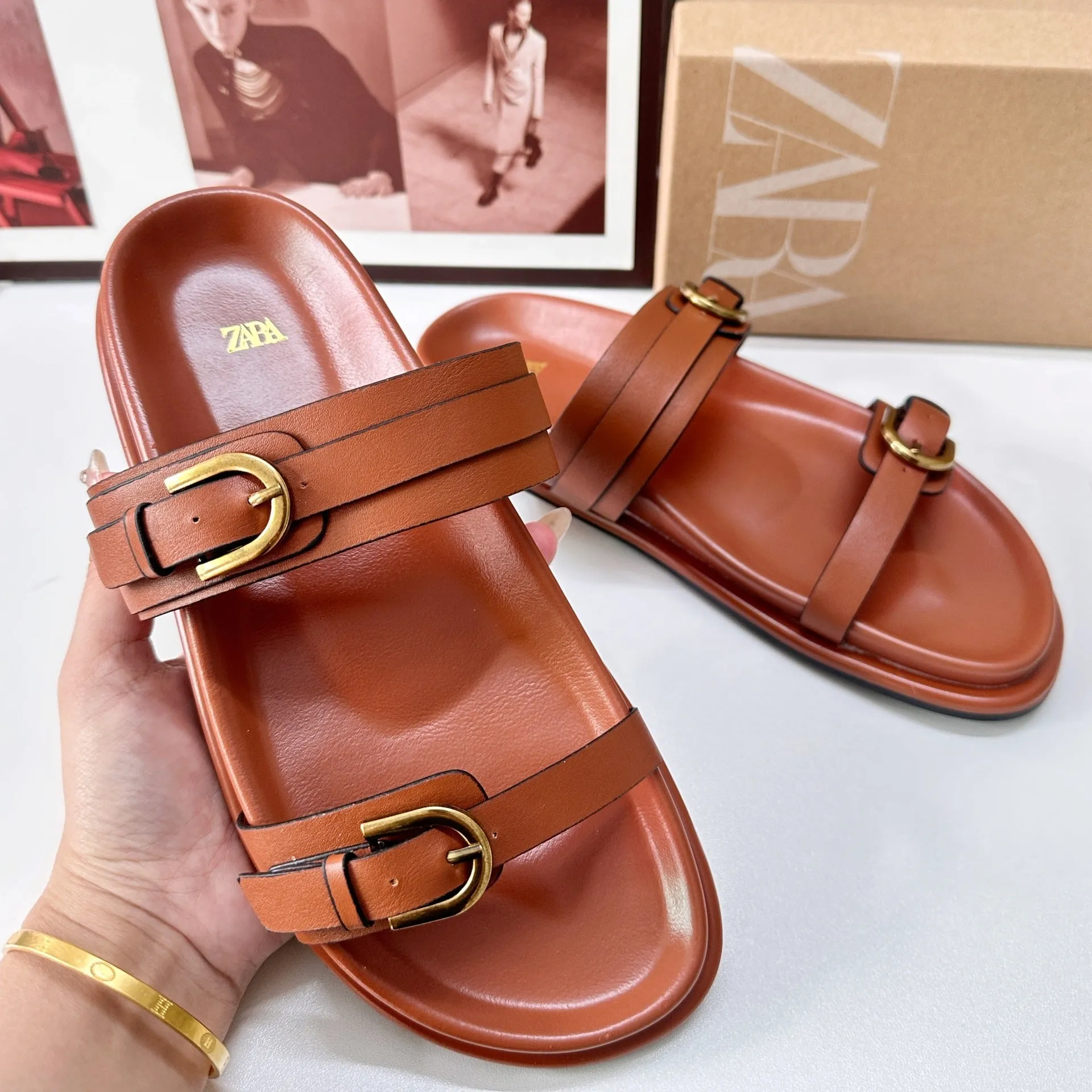 Wholesale Summer Women's Shoes with Rear Empty Black Buckle Breathable Fashion Flat Sandals
